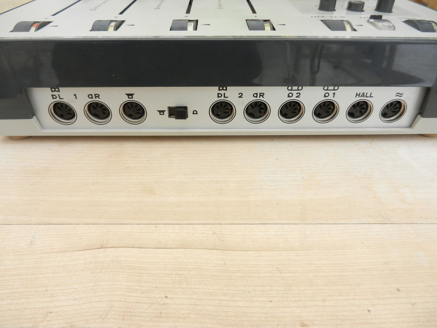 Stereo Mixer 422 von GRUNDIG zum Anschluß und regeln von 4 Stereo Tonspannungsquellen