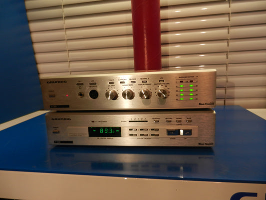 V20 und T20 Midi Hifi Verstärker und Tuner von GRUNDIG