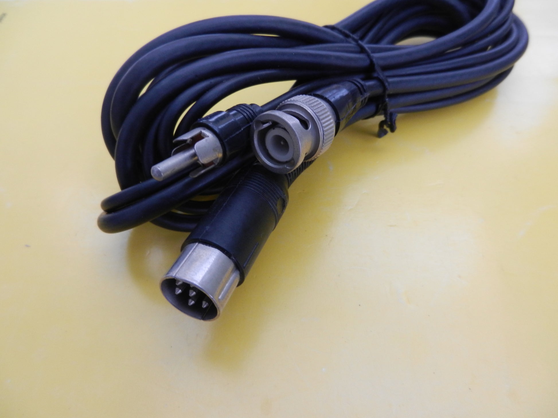 Video kabel 2m VHS-Video2000 / BNC - Cinch - 6 pol Stecker  für GRUNDIG Video2000 und VHS G