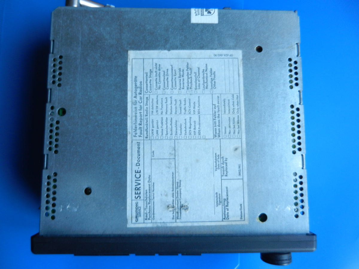 WKC2803VD Autoradio von GRUNDIG mit unverletztem Siegel mit Fehler