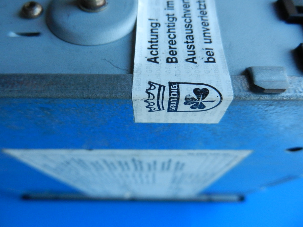 WKC2803VD Autoradio von GRUNDIG mit unverletztem Siegel mit Fehler