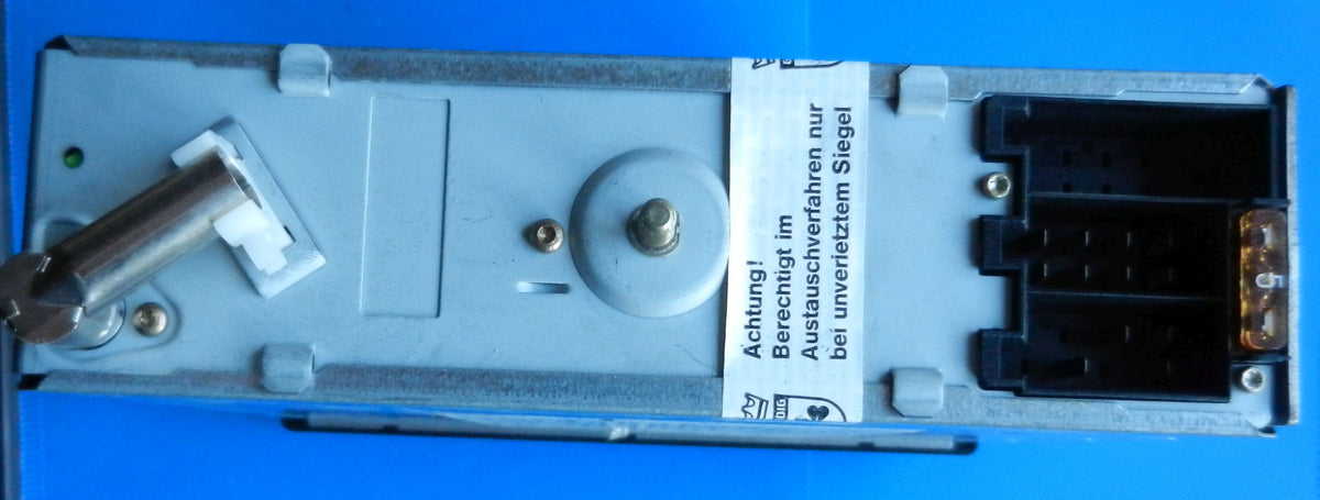 WKC2803VD Autoradio von GRUNDIG mit unverletztem Siegel mit Fehler