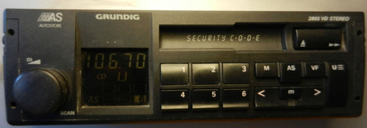 WKC2803VD Autoradio von GRUNDIG mit unverletztem Siegel mit Fehler